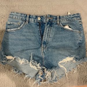 Women’s shorts, no stains, in great condition.